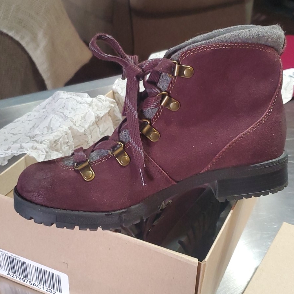 Women's Clark's boots-like new in box